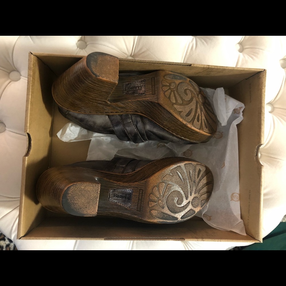 Born Clogs Size 10